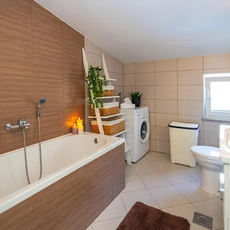 Martina, Vinjani - Villa Imotski