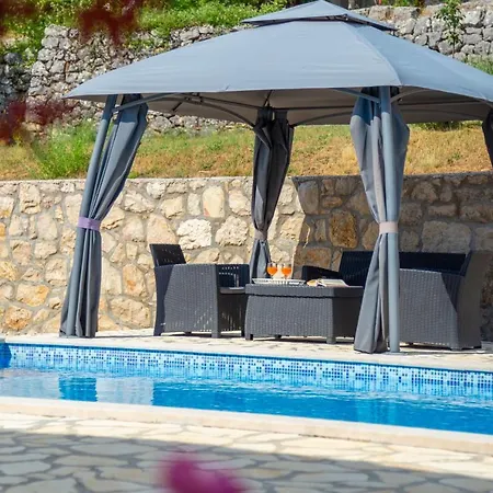 Martina, Vinjani - Villa