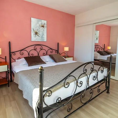 Martina, Vinjani - Villa