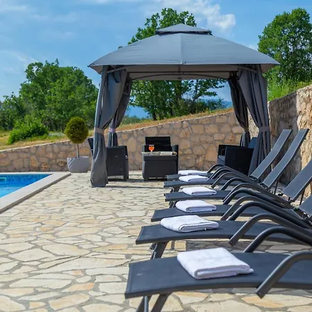 Villa Martina, Vinjani - *