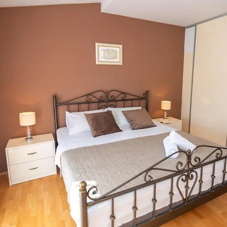 Martina, Vinjani - Villa