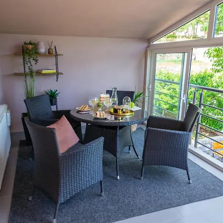 Martina, Vinjani - Villa