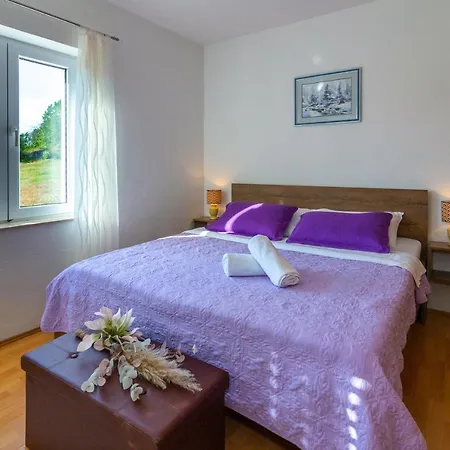 Villa Martina, Vinjani - *